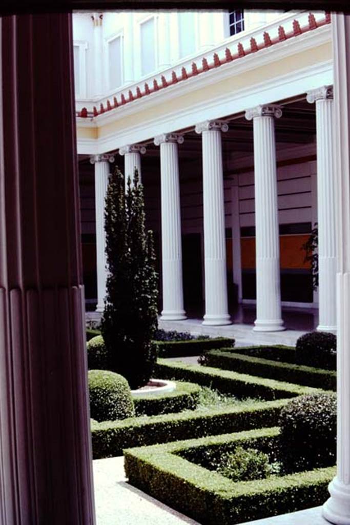 Getty Villa, Malibu, Spring 1982. Portico columns in peristyle. Photo by Stanley A. Jashemski.
Source: The Wilhelmina and Stanley A. Jashemski archive in the University of Maryland Library, Special Collections (See collection page) and made available under the Creative Commons Attribution-Non Commercial License v.4. See Licence and use details.
J80f0404